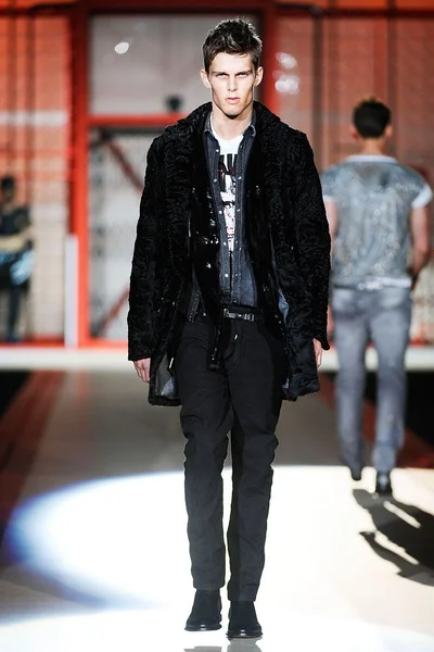 Look 17